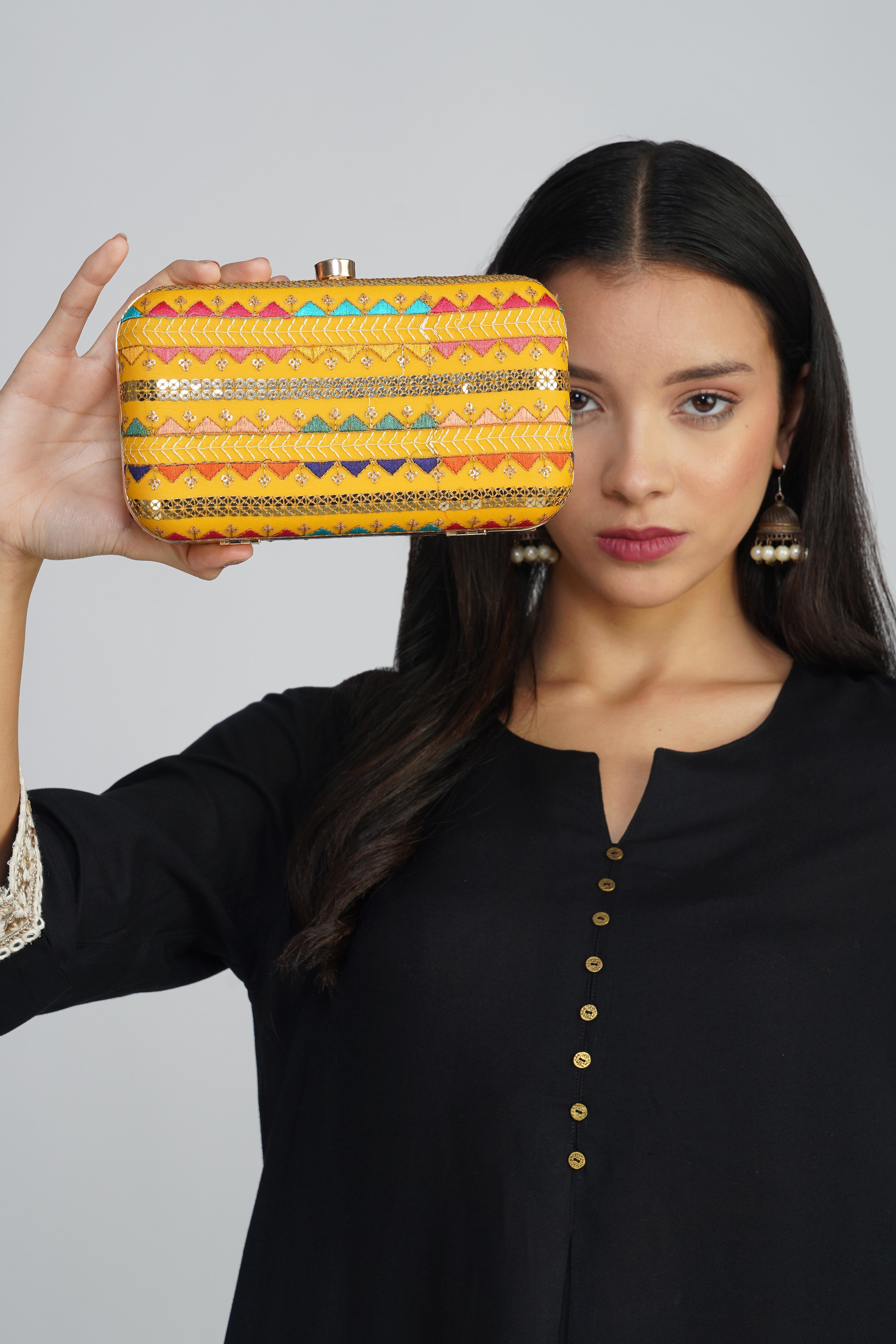 Nice-G Vivid Yellow Clutch Bags: A Touch of Elegance